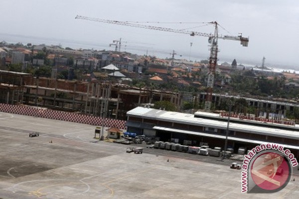  PROYEK BANDARA BARU : Studi Kelayakan Bali Utara Masih Bergulir